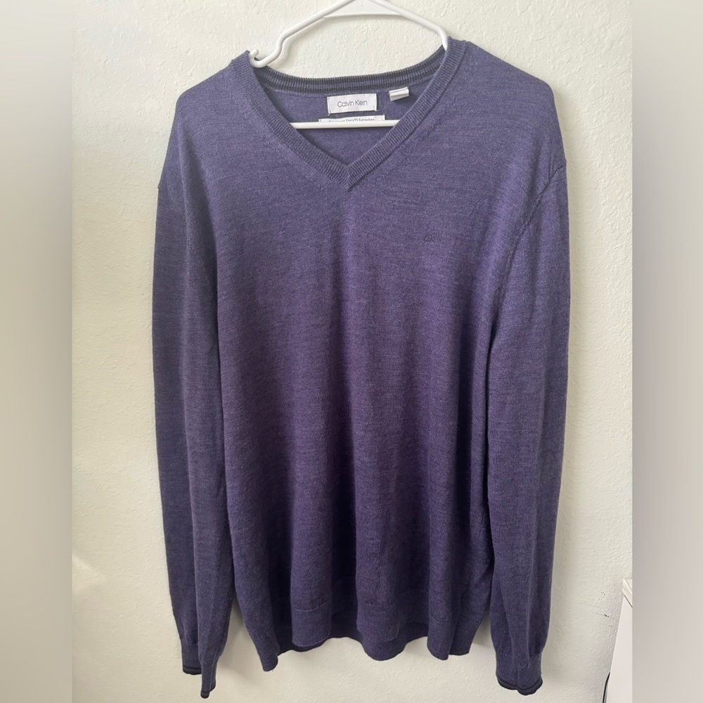 Men’s Calvin Kleins  V Neck Merino Wool Lightweight Sweater Size XL